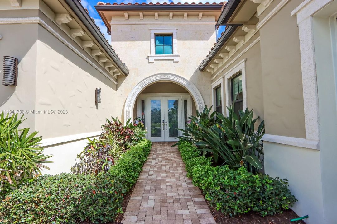 Recently Sold: $2,295,000 (3 beds, 3 baths, 3439 Square Feet)