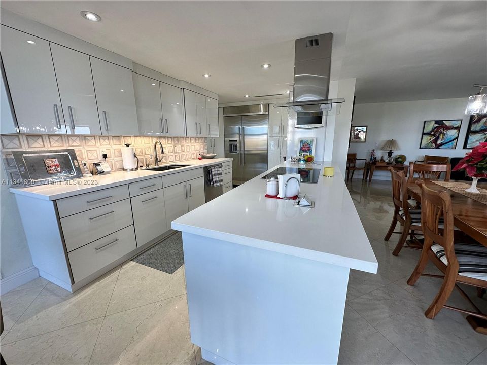 最近售出: $1,375,000 (2 贝兹, 2 浴室, 1782 平方英尺)