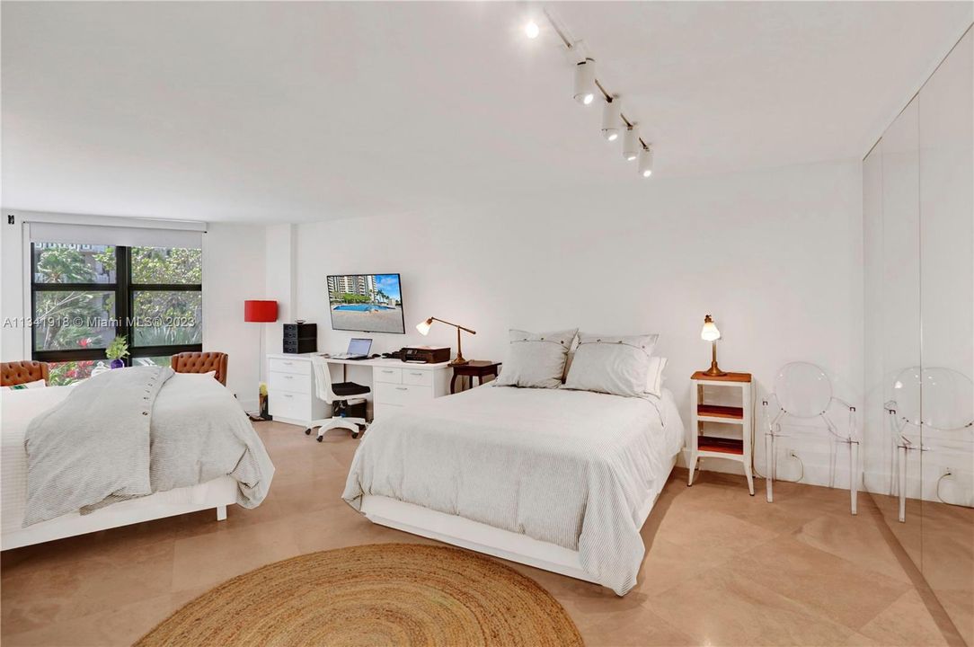 Recently Sold: $1,350,000 (2 beds, 2 baths, 1782 Square Feet)