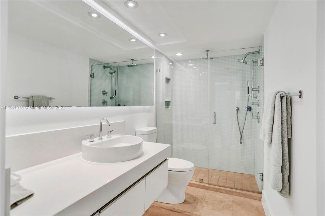 Recently Sold: $1,350,000 (2 beds, 2 baths, 1782 Square Feet)