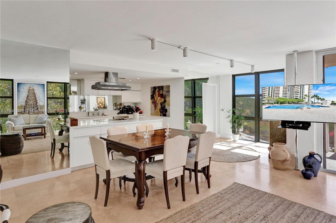 Recently Sold: $1,350,000 (2 beds, 2 baths, 1782 Square Feet)