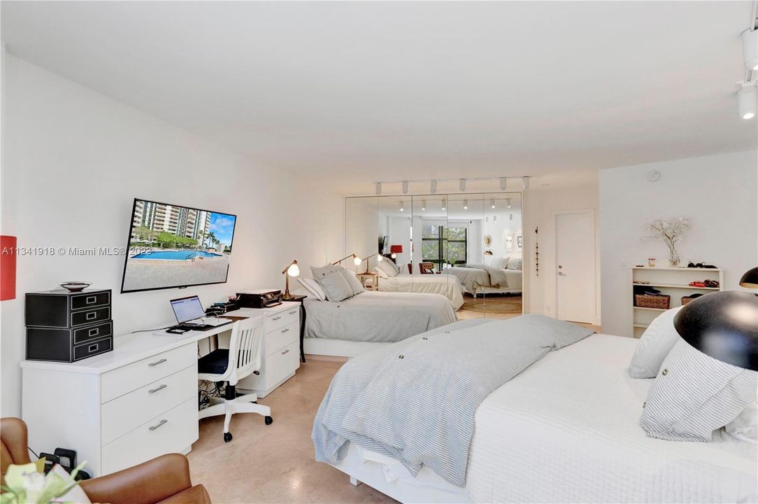 Recently Sold: $1,350,000 (2 beds, 2 baths, 1782 Square Feet)