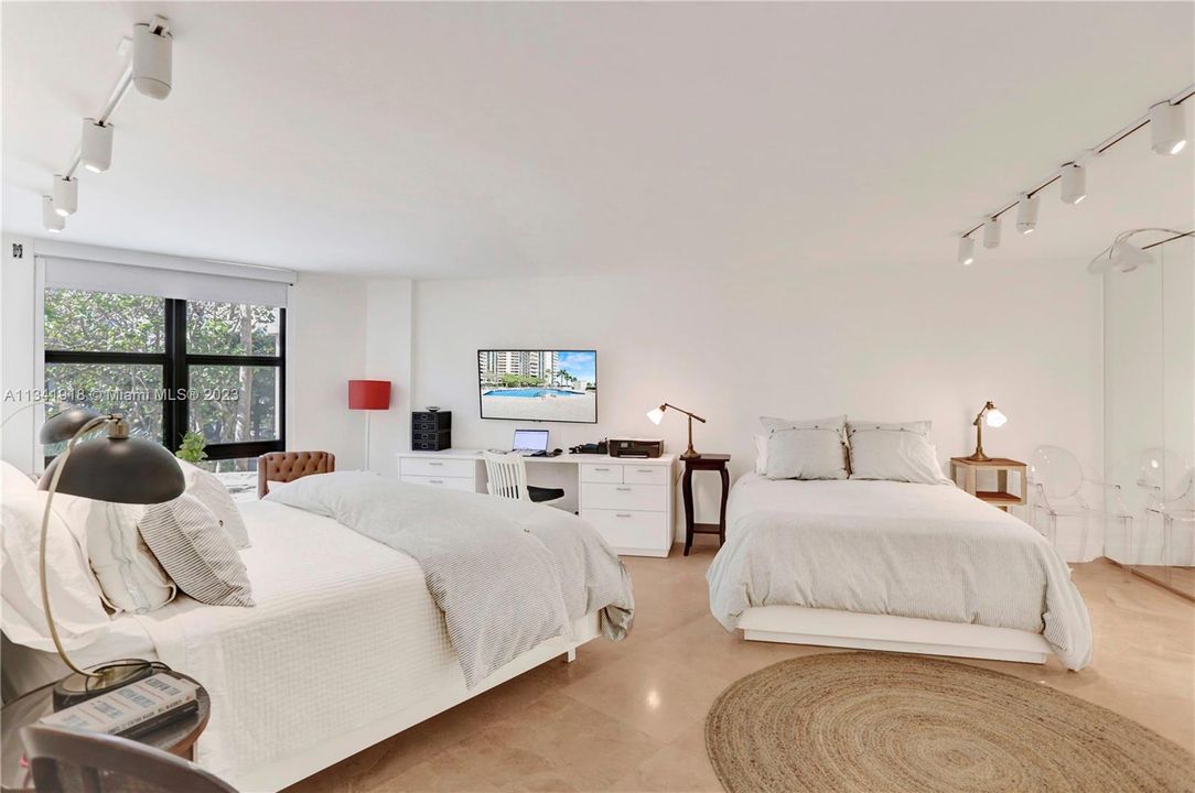 Recently Sold: $1,350,000 (2 beds, 2 baths, 1782 Square Feet)
