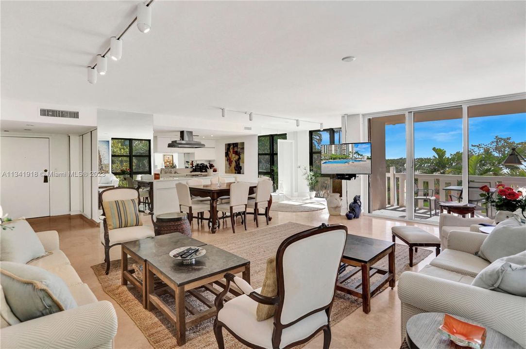 Recently Sold: $1,350,000 (2 beds, 2 baths, 1782 Square Feet)