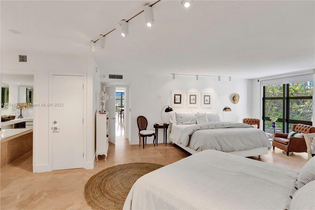 Recently Sold: $1,350,000 (2 beds, 2 baths, 1782 Square Feet)