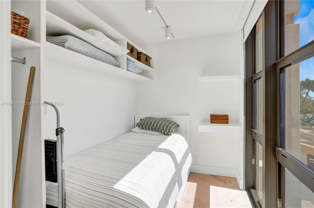 Recently Sold: $1,350,000 (2 beds, 2 baths, 1782 Square Feet)