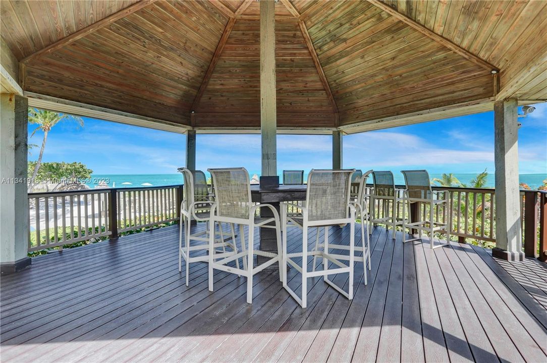 Recently Sold: $1,350,000 (2 beds, 2 baths, 1782 Square Feet)