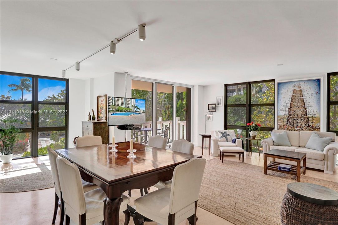 Recently Sold: $1,350,000 (2 beds, 2 baths, 1782 Square Feet)