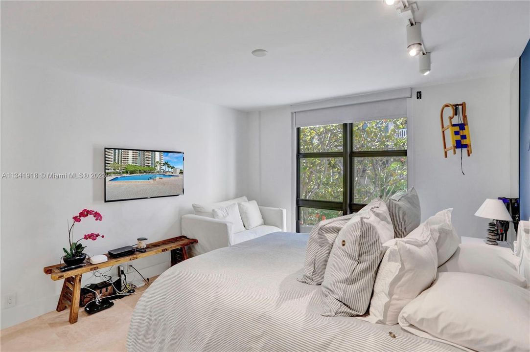 Recently Sold: $1,350,000 (2 beds, 2 baths, 1782 Square Feet)