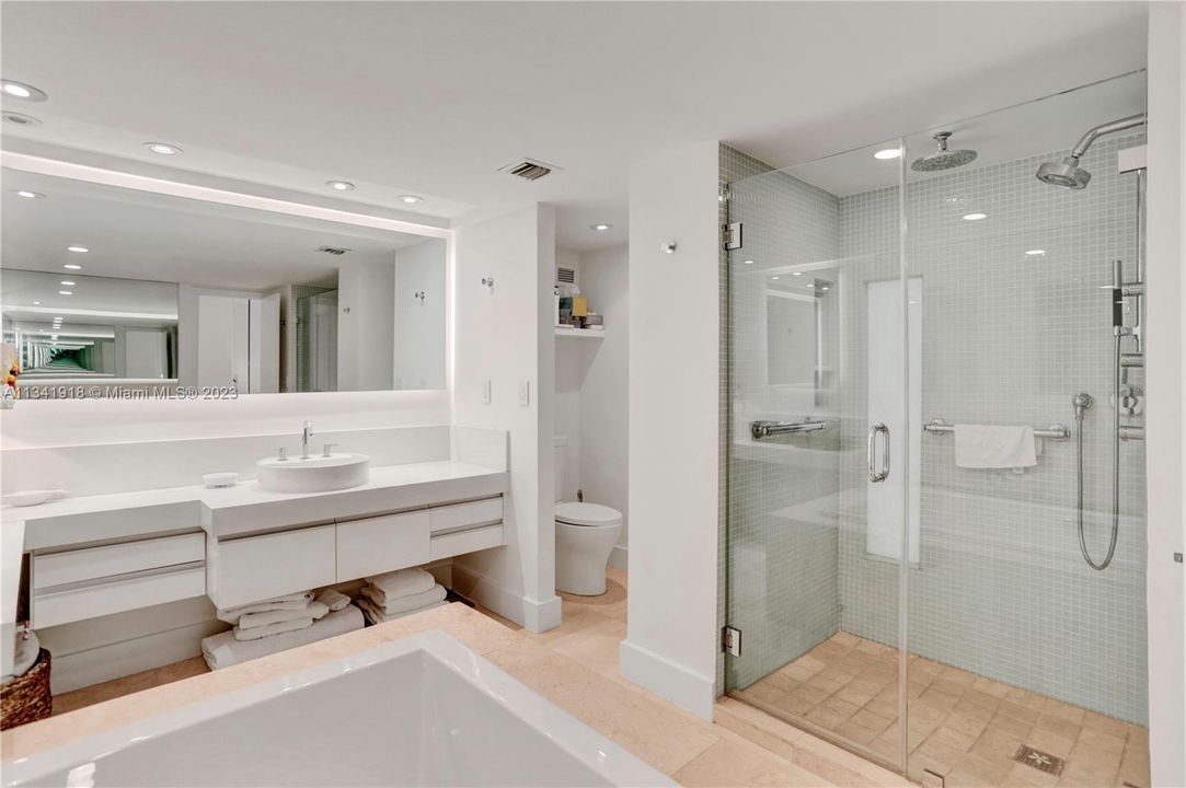 Recently Sold: $1,350,000 (2 beds, 2 baths, 1782 Square Feet)