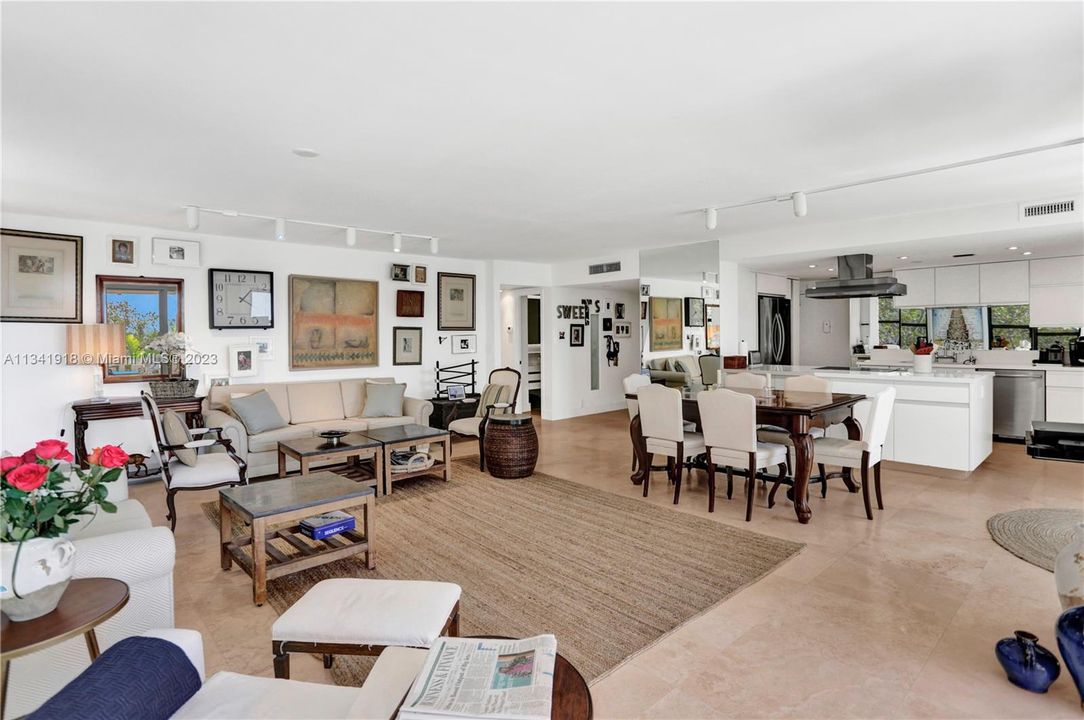 Recently Sold: $1,350,000 (2 beds, 2 baths, 1782 Square Feet)