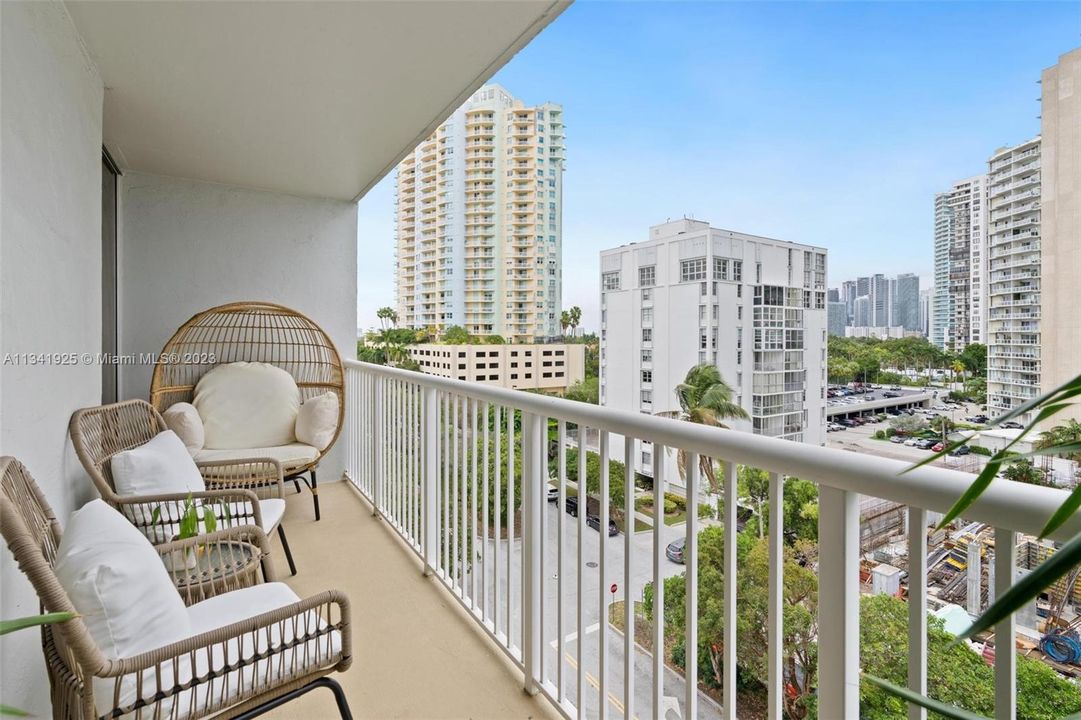 Recently Sold: $439,000 (1 beds, 1 baths, 782 Square Feet)