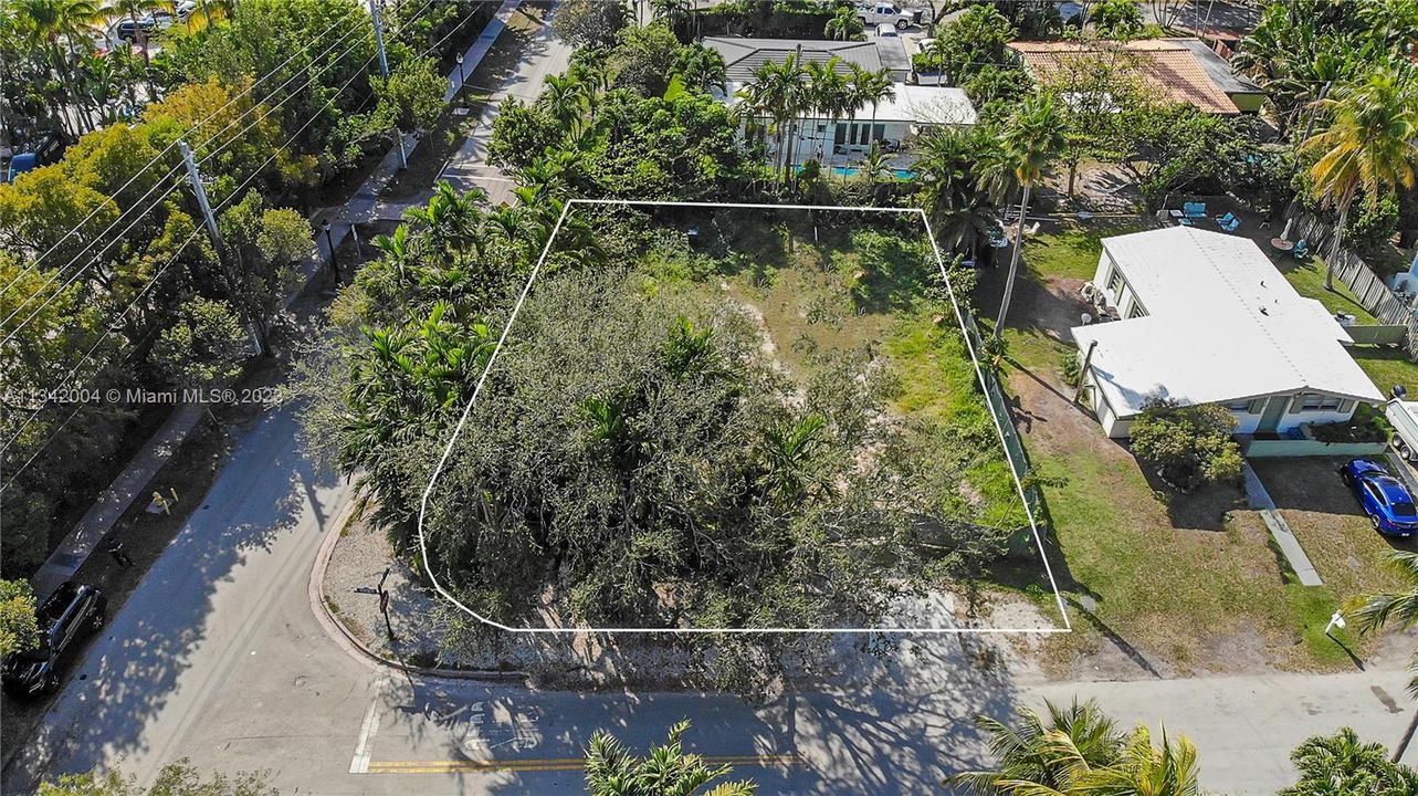 For Sale: $2,390,000 (5 beds, 5 baths, 3518 Square Feet)