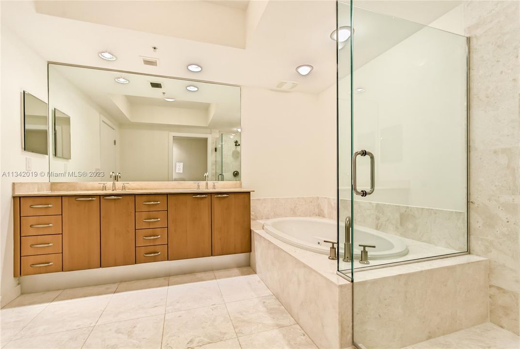 最近租的: $8,500 (2 贝兹, 2 浴室, 2300 平方英尺)