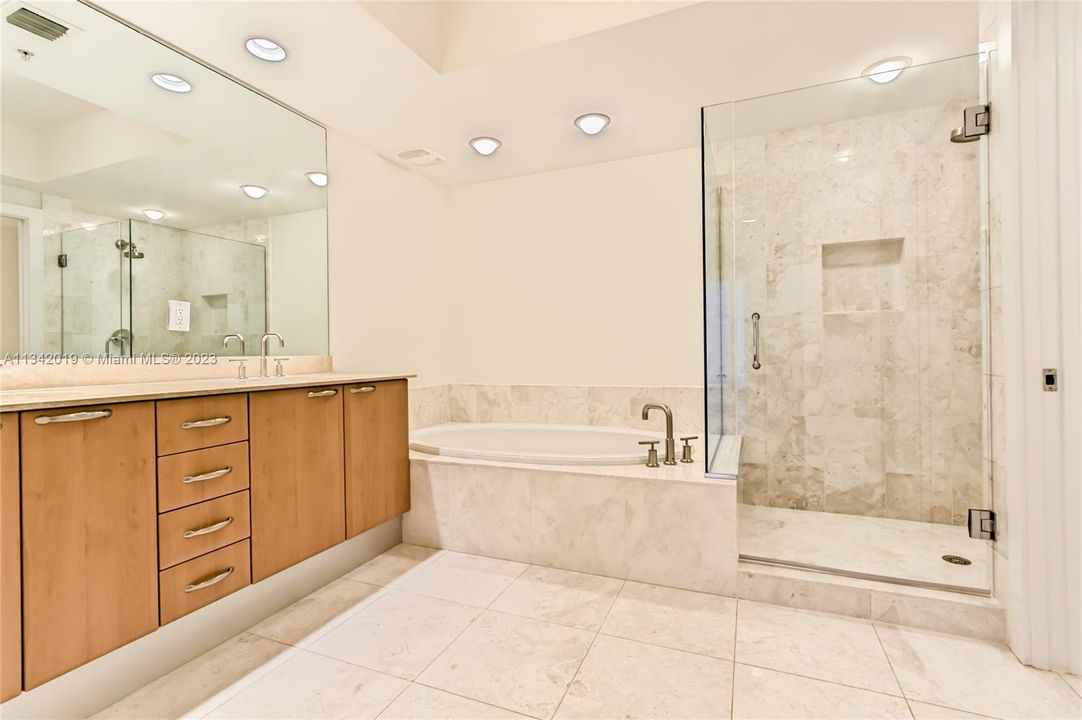 Недавно арендовано: $8,500 (2 спален, 2 ванн, 2300 Квадратных фут)