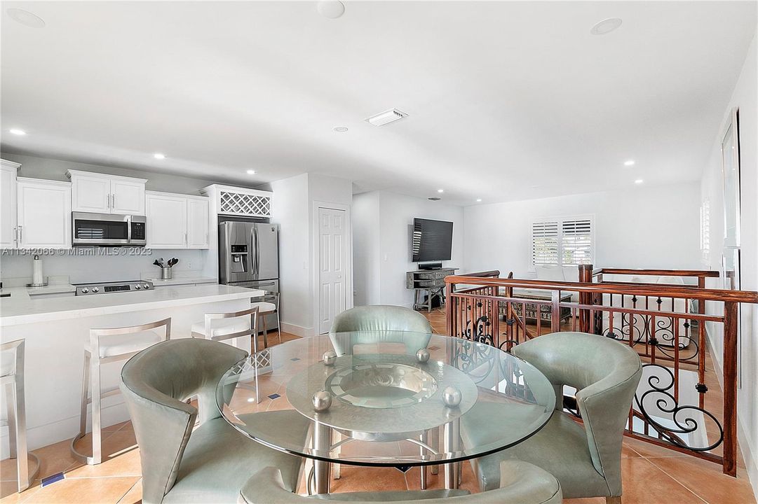 Recently Sold: $2,399,000 (3 beds, 3 baths, 1302 Square Feet)