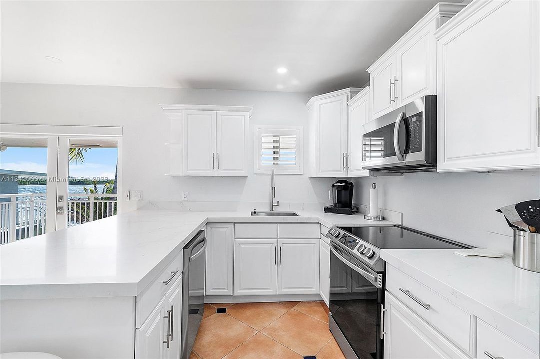 Recently Sold: $2,399,000 (3 beds, 3 baths, 1302 Square Feet)