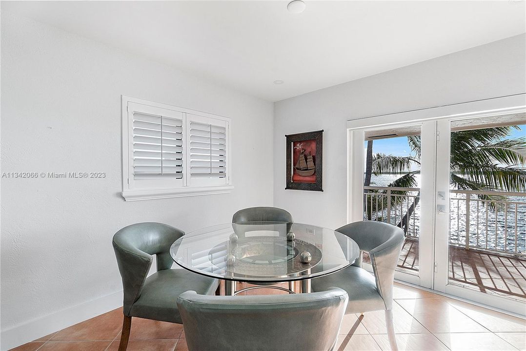 Recently Sold: $2,399,000 (3 beds, 3 baths, 1302 Square Feet)