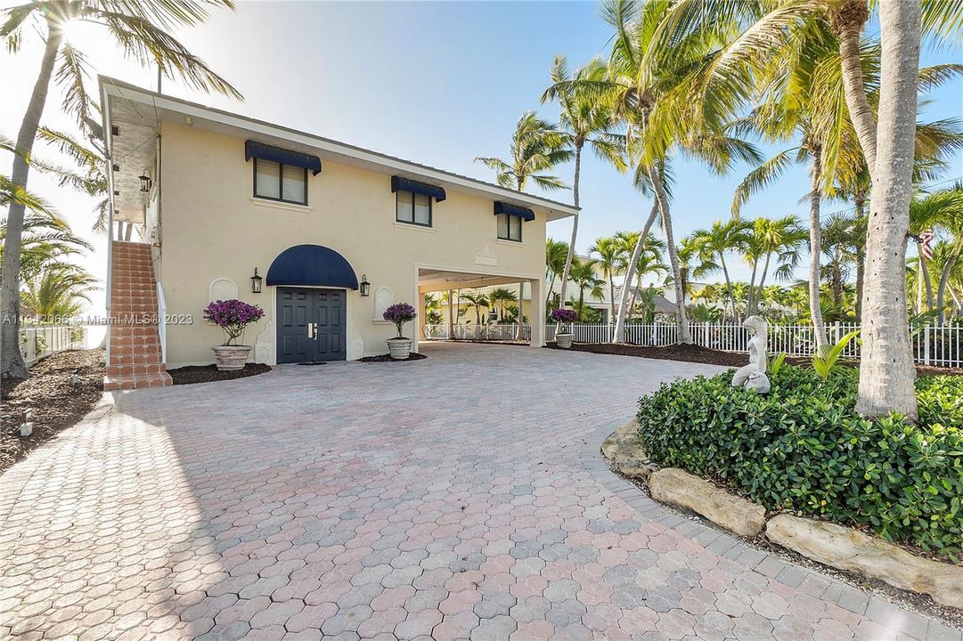 Recently Sold: $2,399,000 (3 beds, 3 baths, 1302 Square Feet)