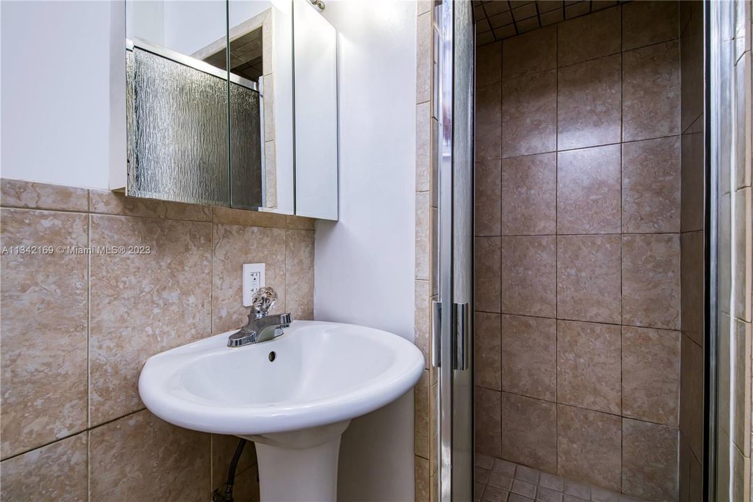 Vendido Recientemente: $4,300,000 (0 camas, 0 baños, 11049 Pies cuadrados)