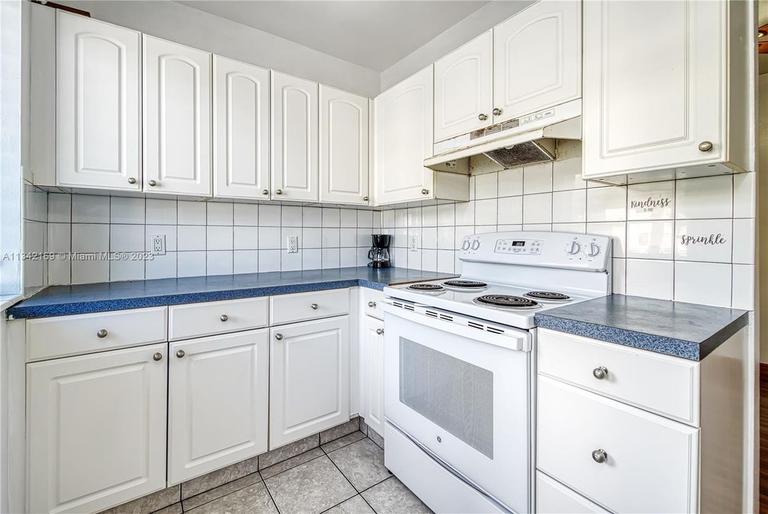 Vendido Recientemente: $4,300,000 (0 camas, 0 baños, 11049 Pies cuadrados)