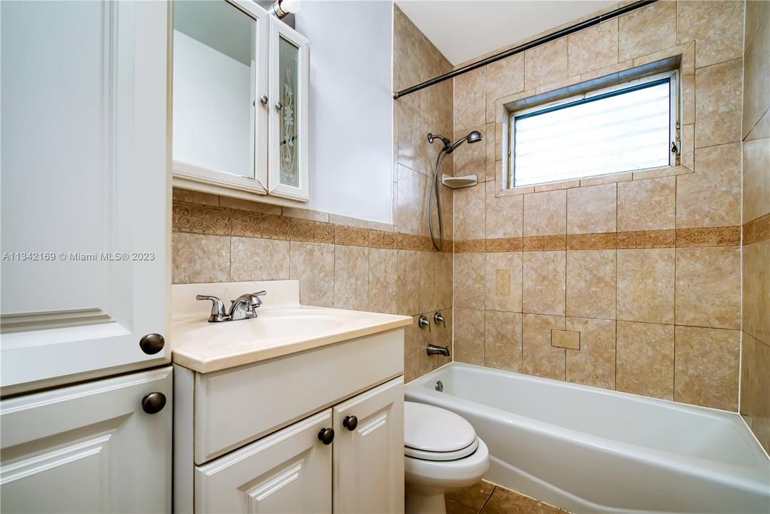 Vendido Recientemente: $4,300,000 (0 camas, 0 baños, 11049 Pies cuadrados)