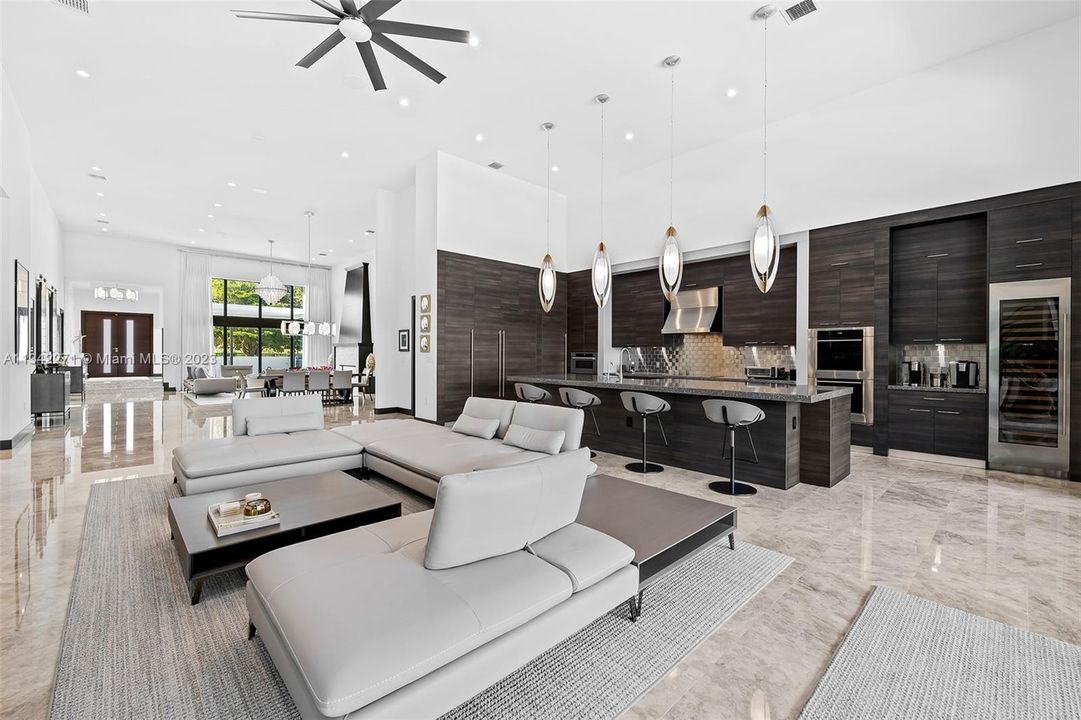 Recently Sold: $3,499,000 (5 beds, 5 baths, 4998 Square Feet)