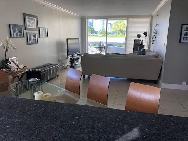 Recently Rented: $3,200 (2 beds, 2 baths, 1145 Square Feet)