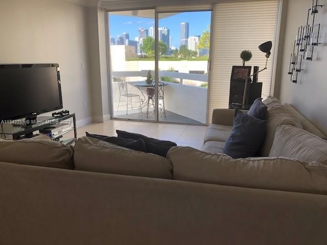 Recently Rented: $3,200 (2 beds, 2 baths, 1145 Square Feet)