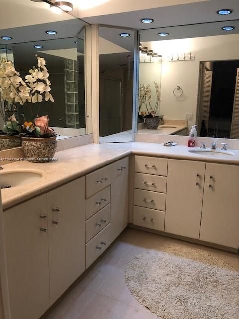 Recently Rented: $3,200 (2 beds, 2 baths, 1145 Square Feet)