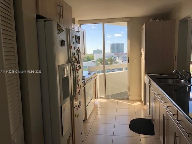 Recently Rented: $3,200 (2 beds, 2 baths, 1145 Square Feet)