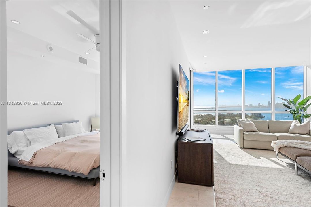 Recently Sold: $5,695,000 (2 beds, 2 baths, 1791 Square Feet)