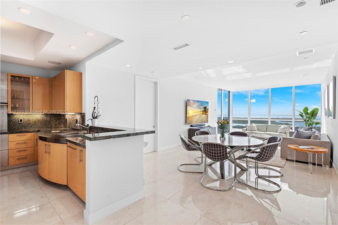 Recently Sold: $5,695,000 (2 beds, 2 baths, 1791 Square Feet)