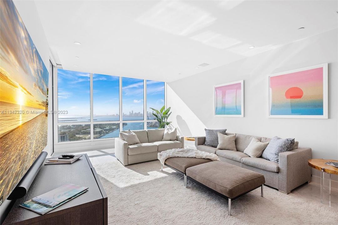 Recently Sold: $5,695,000 (2 beds, 2 baths, 1791 Square Feet)