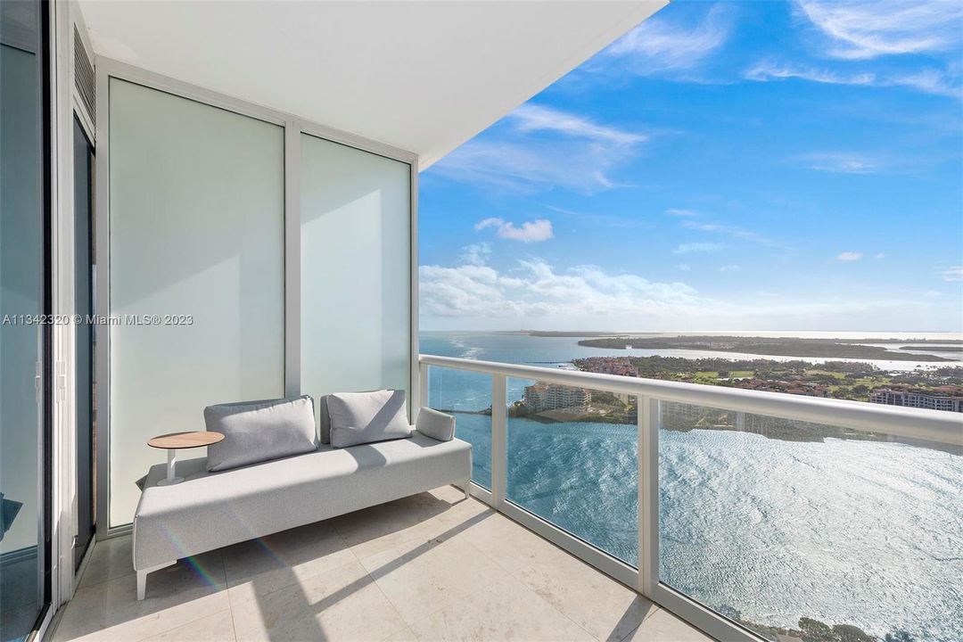 Recently Sold: $5,695,000 (2 beds, 2 baths, 1791 Square Feet)