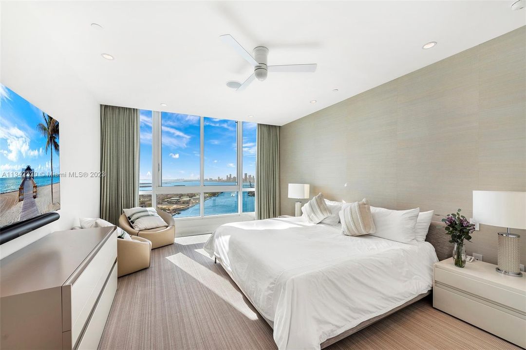 Recently Sold: $5,695,000 (2 beds, 2 baths, 1791 Square Feet)