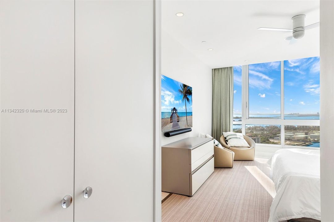 Recently Sold: $5,695,000 (2 beds, 2 baths, 1791 Square Feet)