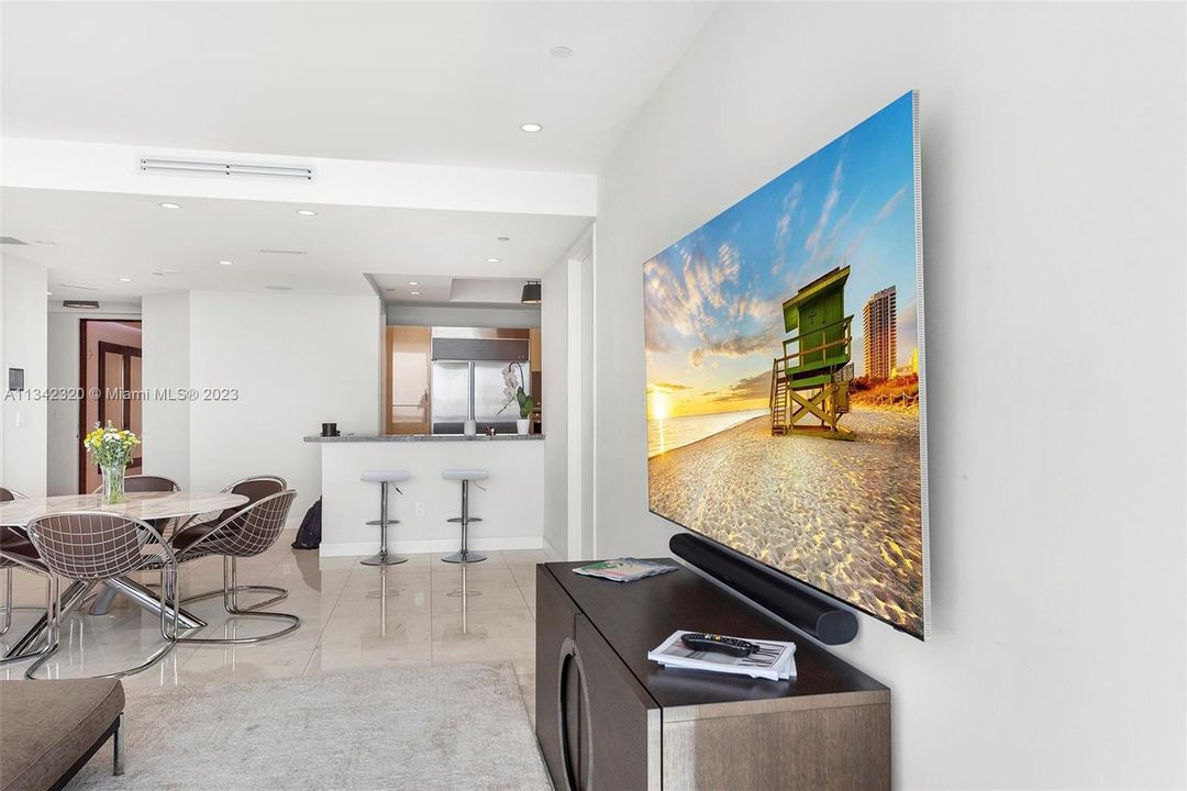 Recently Sold: $5,695,000 (2 beds, 2 baths, 1791 Square Feet)