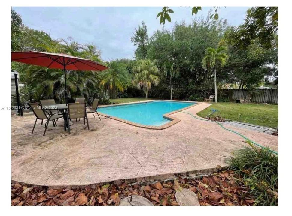 Recently Sold: $1,400,000 (4 beds, 2 baths, 2038 Square Feet)