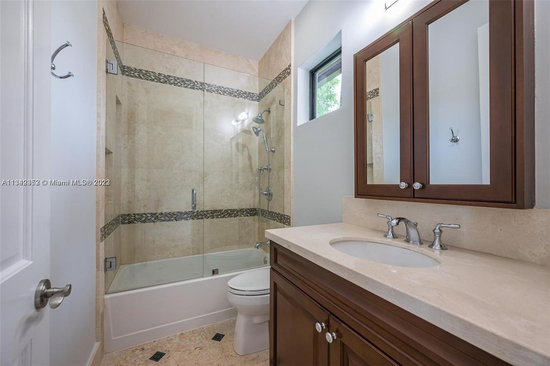 Недавно арендовано: $19,500 (7 спален, 6 ванн, 5702 Квадратных фут)
