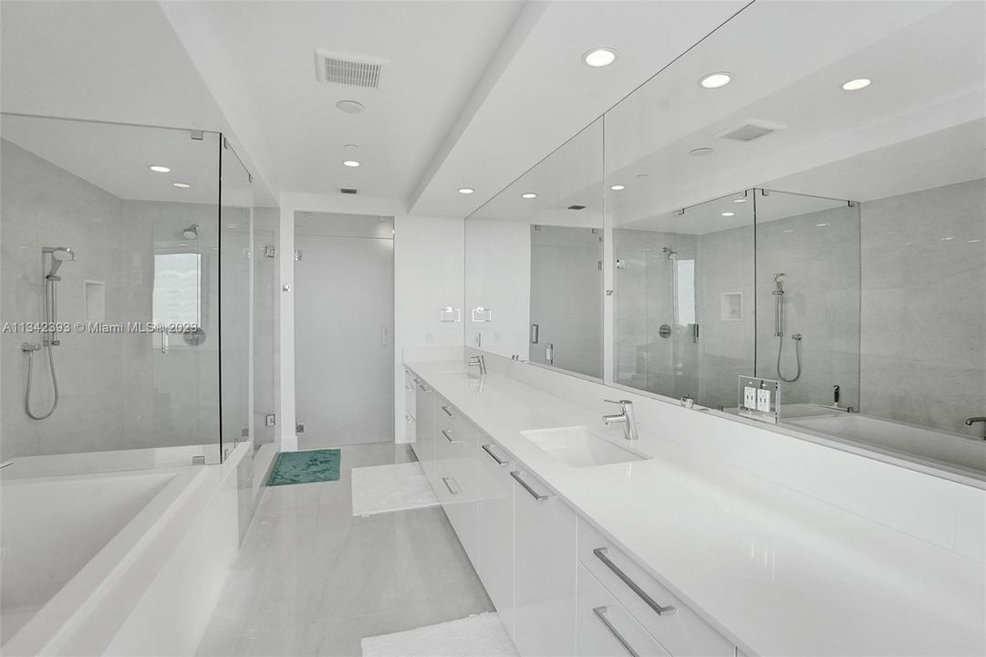最近租的: $20,000 (4 贝兹, 4 浴室, 3626 平方英尺)