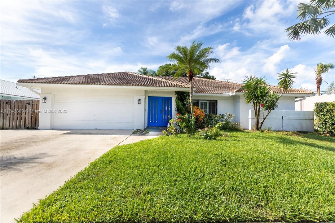 Recently Sold: $828,000 (3 beds, 3 baths, 2023 Square Feet)