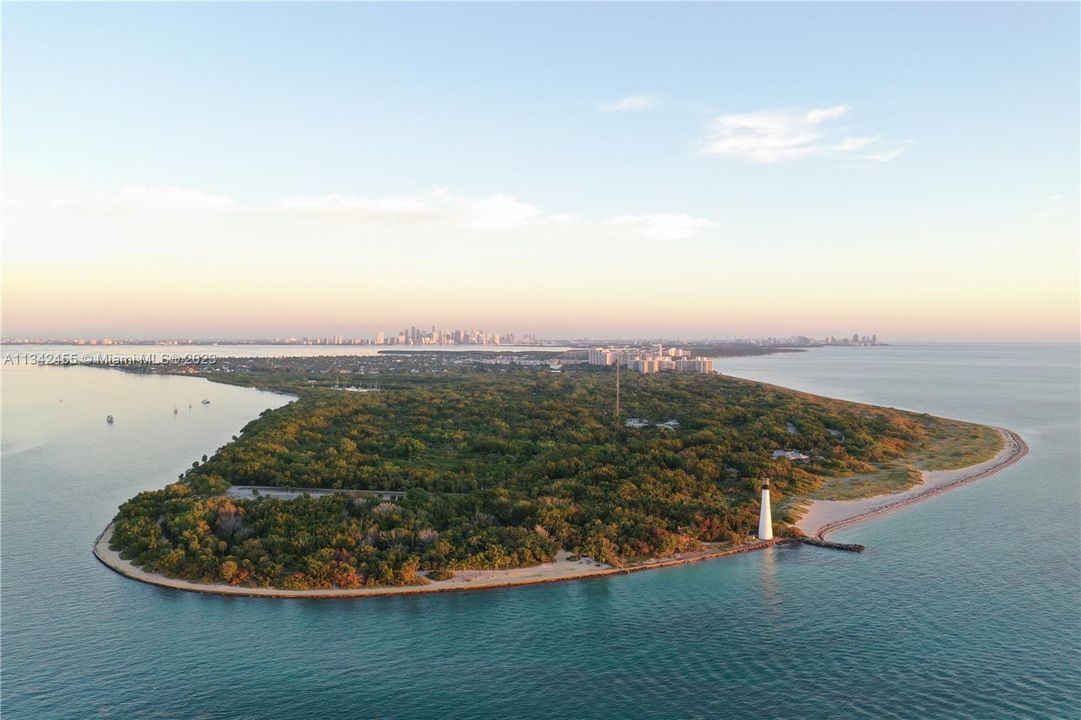 For Sale: $3,100,000 (2 beds, 3 baths, 1830 Square Feet)