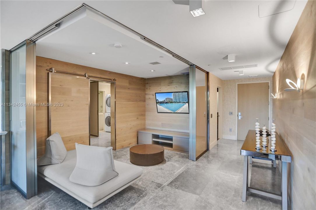 For Sale: $3,100,000 (2 beds, 3 baths, 1830 Square Feet)