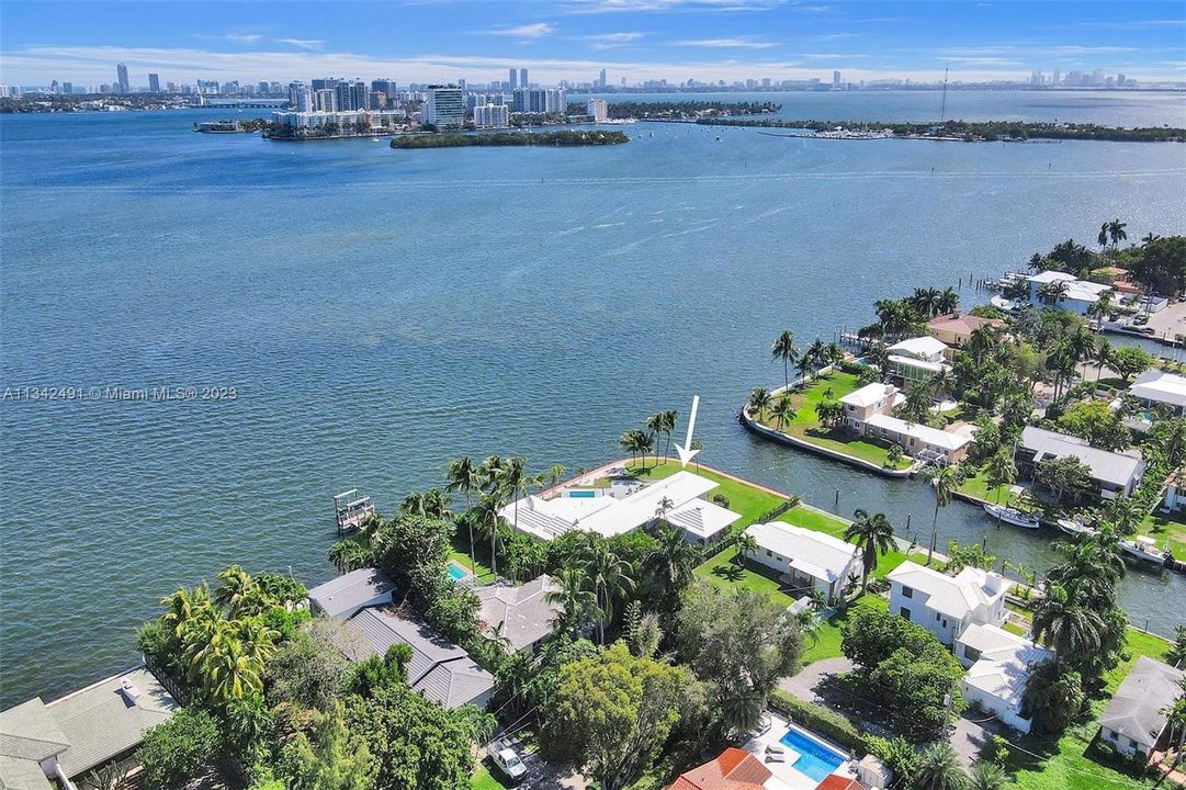 В аренду: $35,000 (6 спален, 5 ванн, 3446 Квадратных фут)