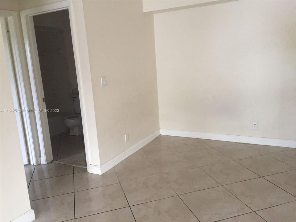 Recently Rented: $2,000 (2 beds, 2 baths, 1024 Square Feet)