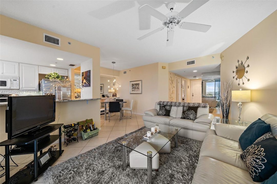 Recently Sold: $675,000 (2 beds, 2 baths, 1374 Square Feet)