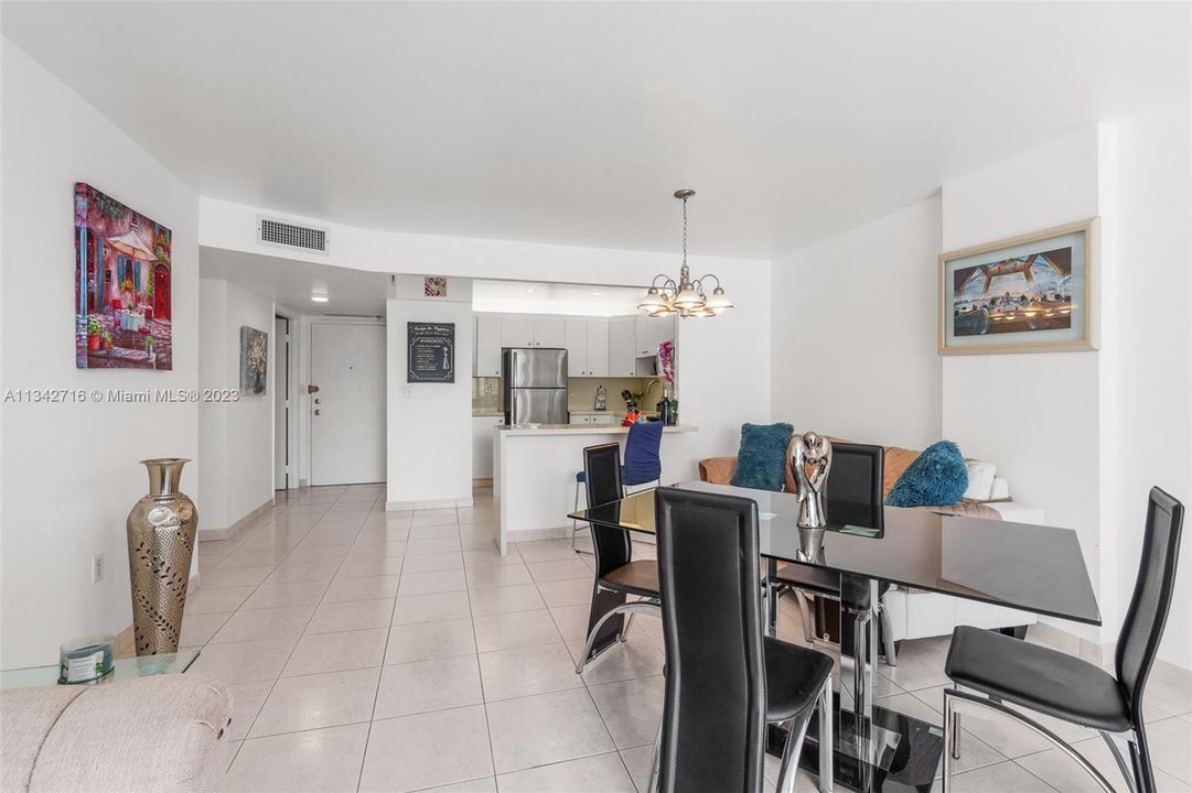 Recently Sold: $270,000 (1 beds, 2 baths, 887 Square Feet)