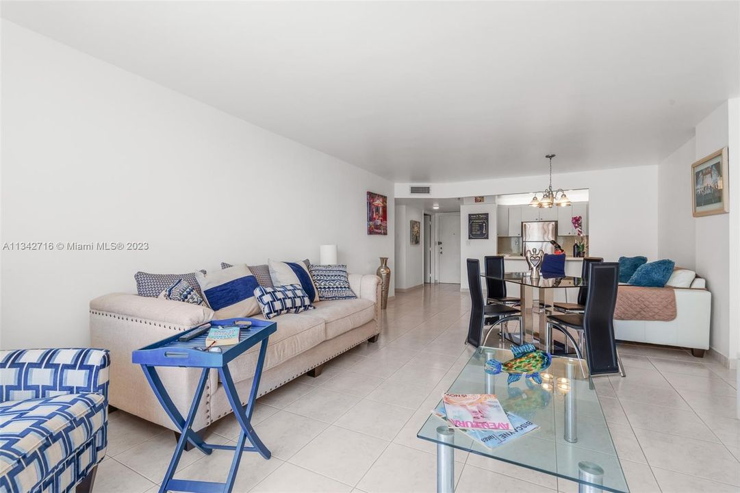 Recently Sold: $270,000 (1 beds, 2 baths, 887 Square Feet)