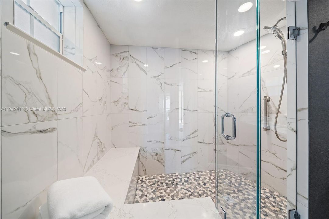 最近租的: $4,000 (2 贝兹, 2 浴室, 1204 平方英尺)